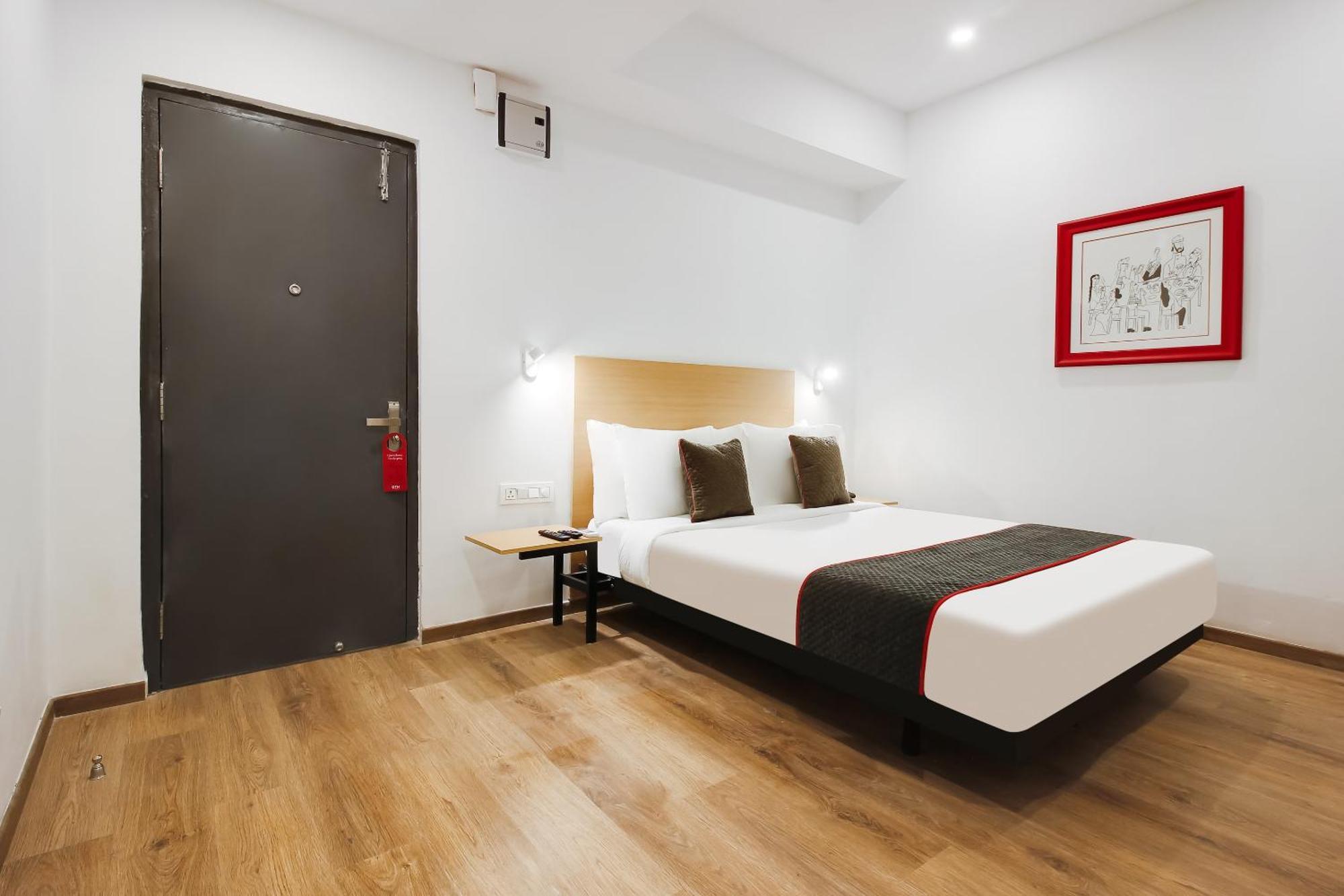 Super Townhouse The Cinco Hotel Near Esi Hospital Hyderabad Eksteriør billede