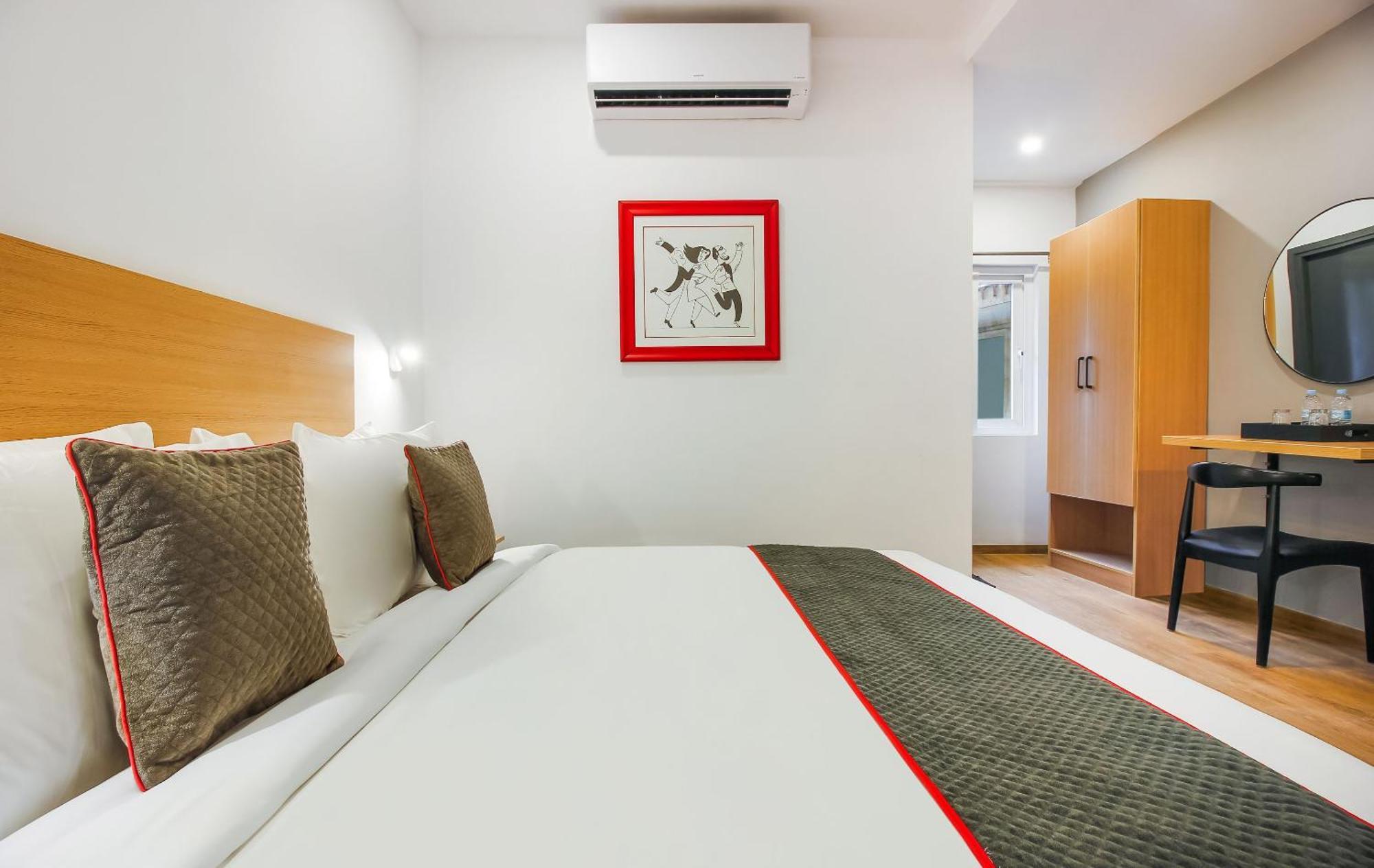 Super Townhouse The Cinco Hotel Near Esi Hospital Hyderabad Eksteriør billede
