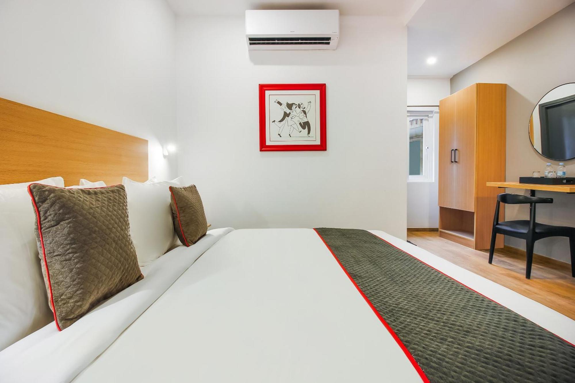 Super Townhouse The Cinco Hotel Near Esi Hospital Hyderabad Eksteriør billede