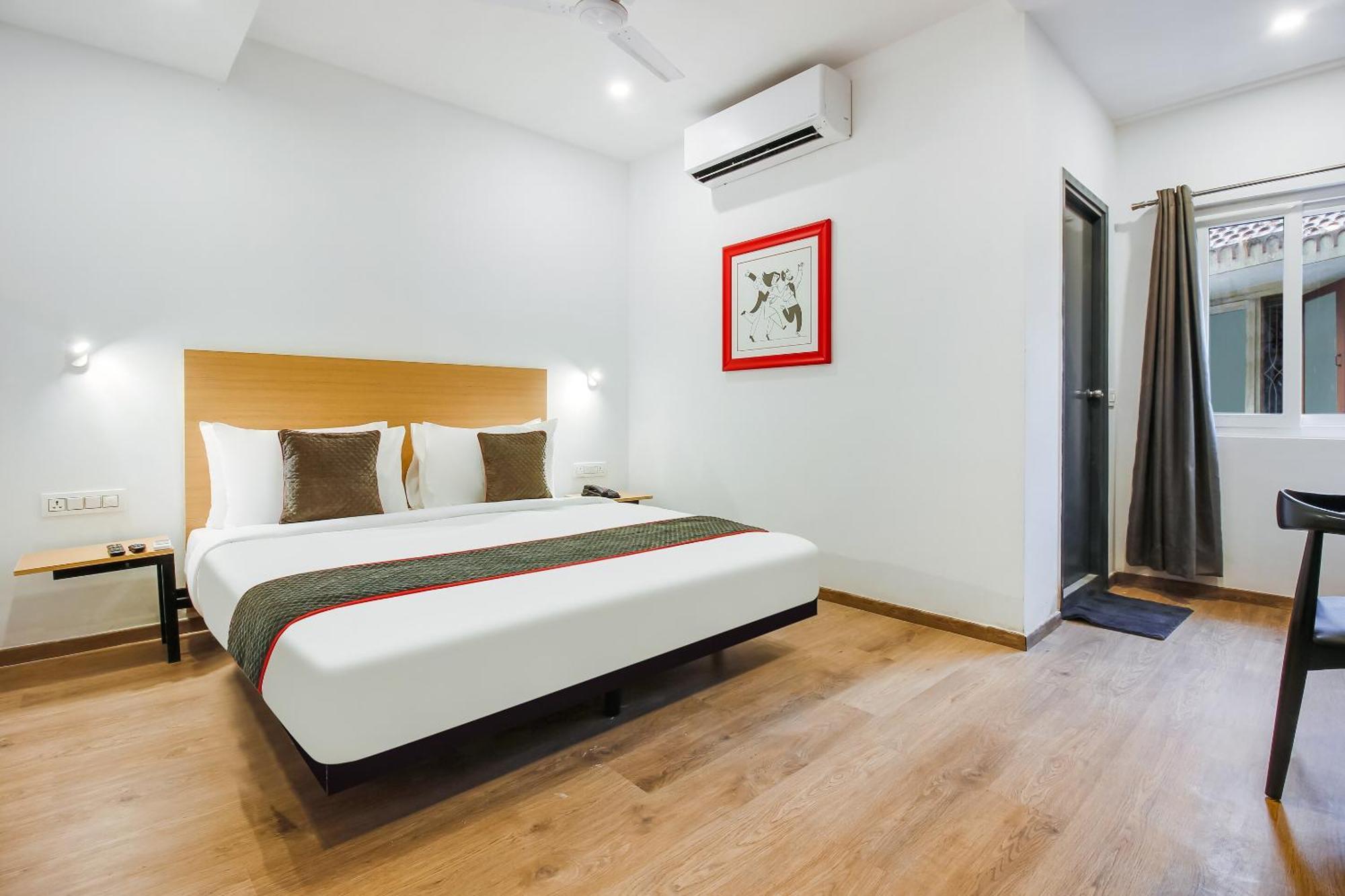 Super Townhouse The Cinco Hotel Near Esi Hospital Hyderabad Eksteriør billede