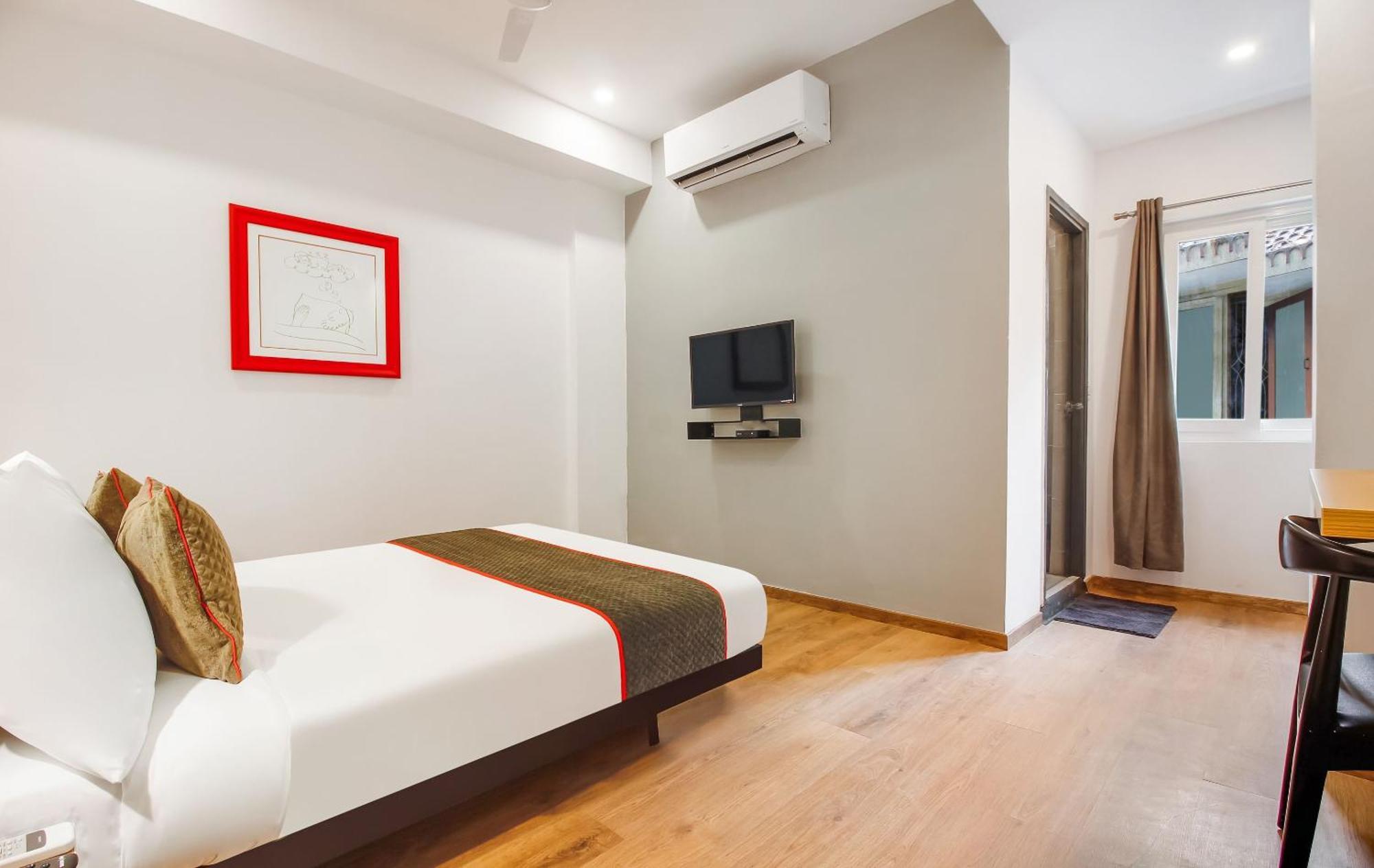 Super Townhouse The Cinco Hotel Near Esi Hospital Hyderabad Eksteriør billede