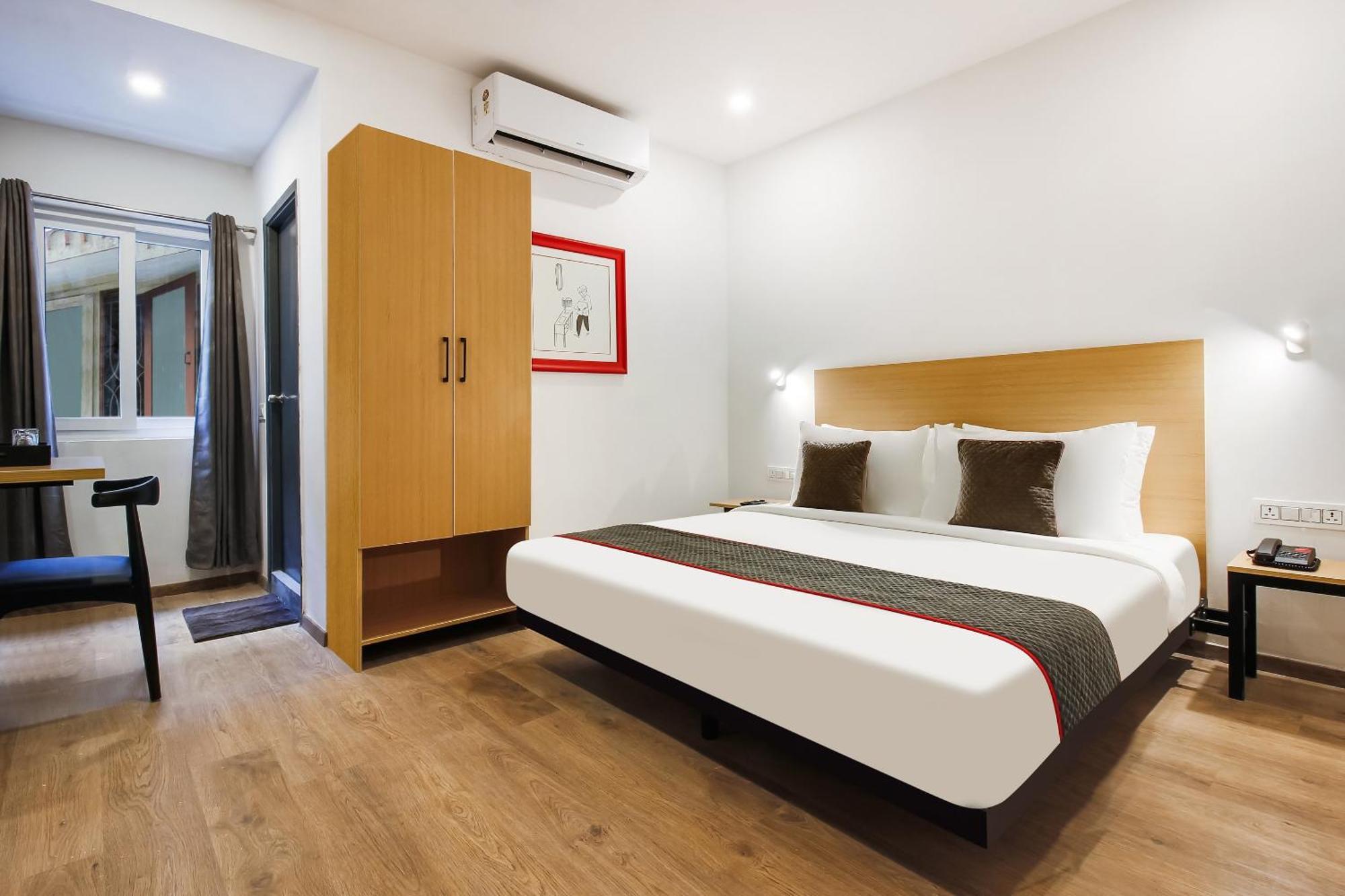 Super Townhouse The Cinco Hotel Near Esi Hospital Hyderabad Eksteriør billede